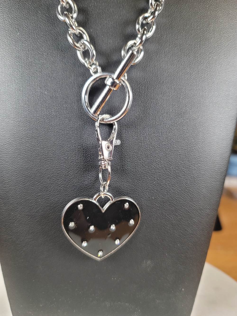 paparazzi Silver Heart Pendant Chain Necklace - Picture 2 of 2